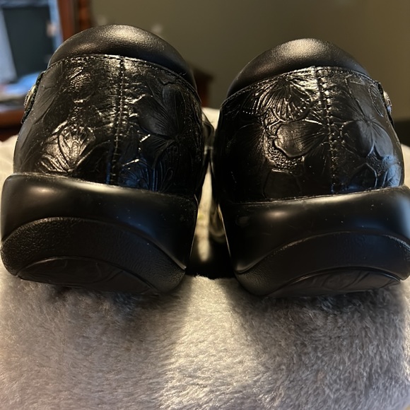 Alegria Slip-ons. - Picture 3 of 8